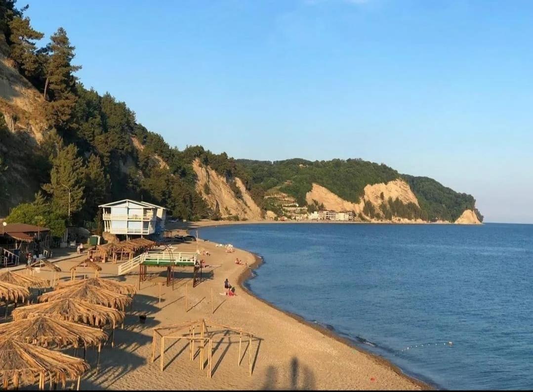 Zolotaya Buhta 10 Hotel Пицунда Екстериор снимка